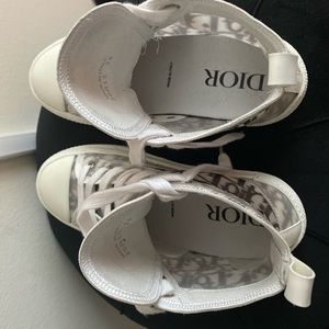 Dior Women’s Size 6.